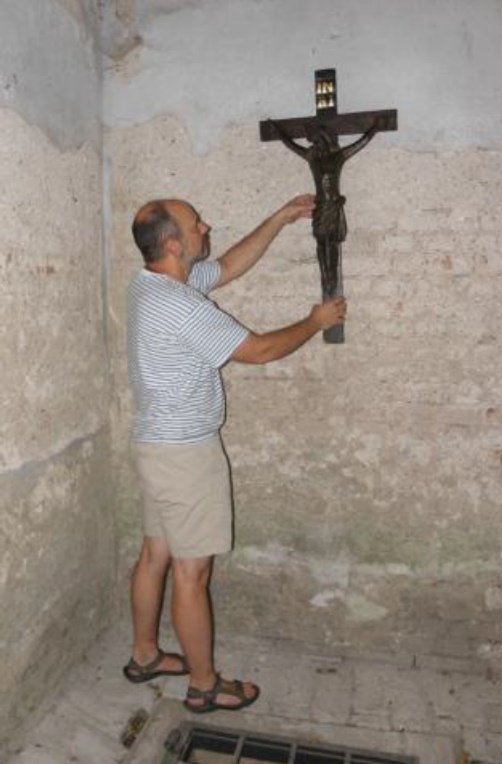 Osazení kříže