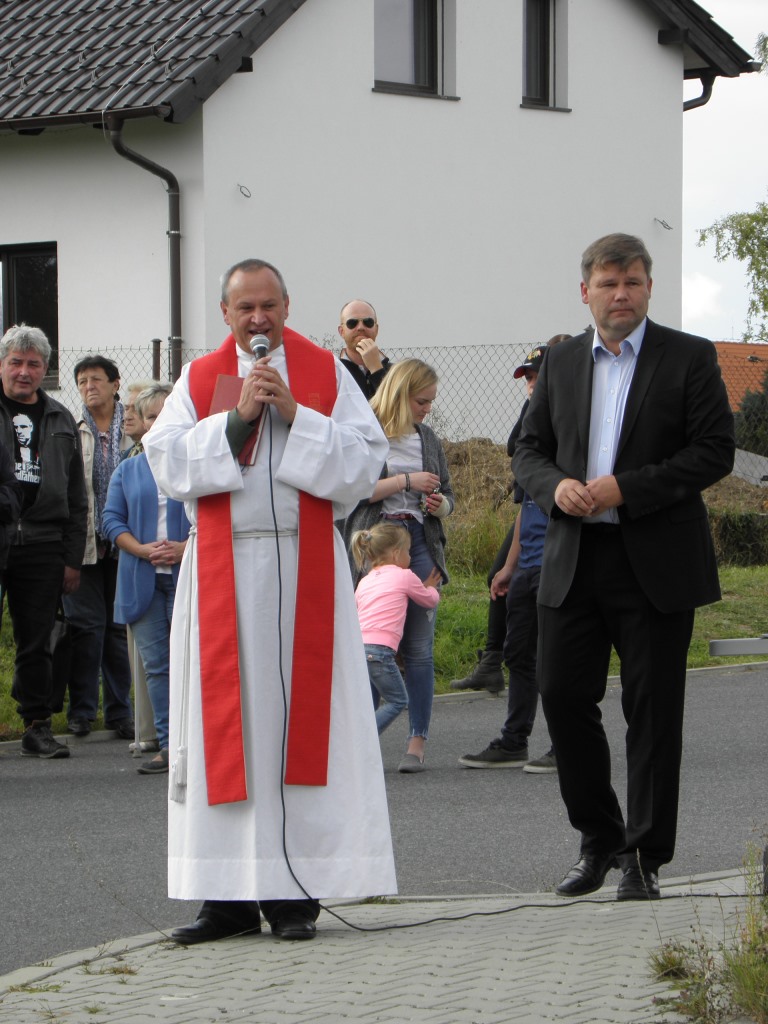 Křížek u lípy v Drahelčicích 2017 (41)